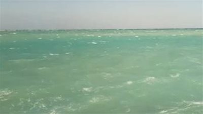 ارتفاع الأمواج 4 أمتار.. إغلاق ميناء الغردقة البحري لسوء الأحوال الجوية| بث مباشر 