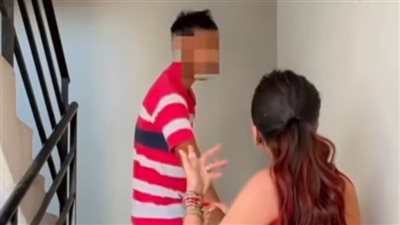القبض على عامل توصيل طلبات تحرش بطالبة في مدخل عقار بمصر الجديدة