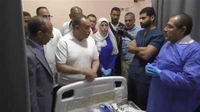 محافظ أسيوط يوجه بعلاج مريض يعاني من داء الفيل على نفقته الخاصة