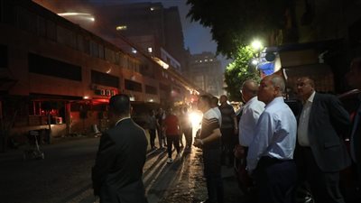 السيطرة على حريق أعلى سطح عقار بوسط البلد
