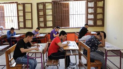 بزيادة 5 أسئلة.. رئيس امتحانات الثانوية العامة يكشف تفاصيل اختلاف نظام الامتحانات القديم والجديد هذا العام