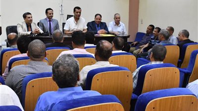 مدير تعليم سوهاج يناقش الاستعدادات النهائية لامتحانات آخر العام