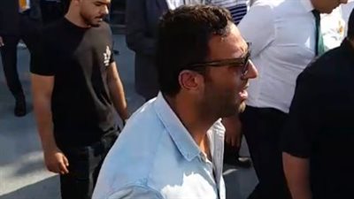 وصول نجل ميدو إلى المحكمة لحضور محاكمته في قضية حيازة المخدرات