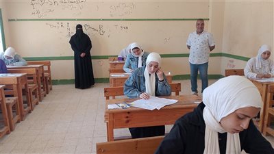 تعليم دمياط: إلغاء امتحان طالبين لحيازتهما هواتف محمولة.. وإحالة رئيس اللجنة للتحقيق
