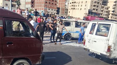 مصرع شخص وإصابة 3 آخرين في انقلاب ميكروباص بطريق المحمودية