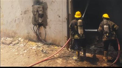 بسبب ماس كهربائي.. السيطرة على حريق بمنزل في قرية برخيل بسوهاج 