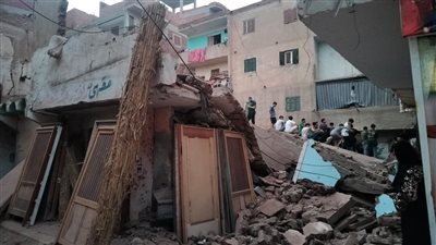 انتشال جثمان شاب من أسفل العقار المنهار بكفر الشيخ