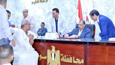محافظ سوهاج يعقد اللقاء الجماهيري الأسبوعي للاستماع إلى شكاوى وطلبات المواطنين