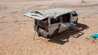 بينهم صغار.. إصابة 15 شخصًا في انقلاب سيارة ميكروباص بالمنيا