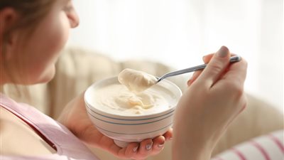 طريقة عمل الزبادي في البيت نادية السيد... وداعًا لشراء الزبادي المكلف