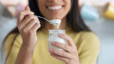 طريقة عمل الزبادي في البيت في ماكينة الزبادي.. كريمي زي الجاهز وأحلى