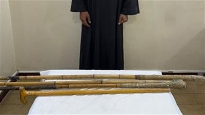 من الشباشب إلى العكازات.. سرقة المساجد احتياج مادي أم مرض نفسي وتهاون بالدين؟