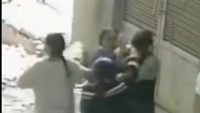 الأمن يفحص واقعة اعتداء 4 سيدات على فتاة وسحلها في الشارع 
