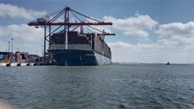 من أكبر سفن الحاويات عالميا.. ميناء الإسكندرية يستقبل السفينة العملاقة CMA CGM ZEPHYR