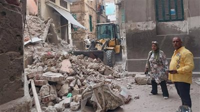 أحياء الإسكندرية تشن حملات لإزالة الأجزاء الخطرة بالمباني