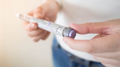 التأمين الصحي يقرر تحمل المرضى 70% من أسعار أدوية تجارية.. ومصدر: لا يتضمن الأدوية المجانية