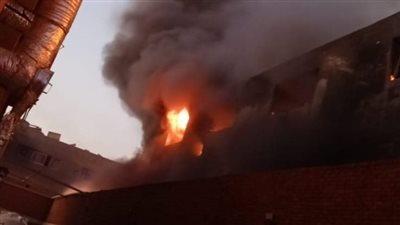 حريق بمصنع بلاستيك بالمنطقة الصناعية في أكتوبر | صور