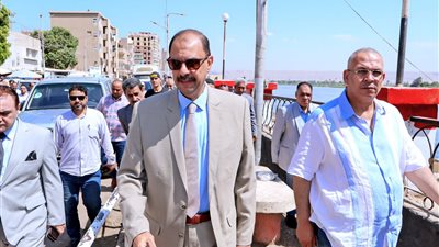 محافظ سوهاج يتفقد عبّارة جزيرة الشورانية بالمراغة.. ويوجه بعقد اجتماع لمراجعة تشغيل العبّارات