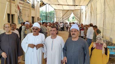 زحام وتوافد كثيف من الناخبين بلجنة مركز شباب فؤاد عباس في طهطا بسوهاج | صور