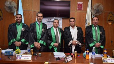 مناقشة رسالة ماجستير حول تأثير الترند على قرارات المسؤولين بمواقع التواصل بجامعة سوهاج