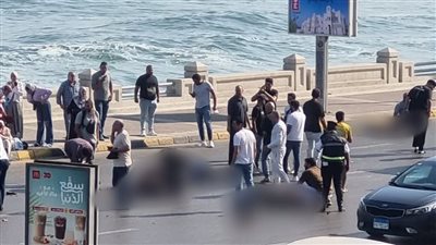 وفاة شخصين من مصابي حادث تصادم وانقلاب ميكروباص بكورنيش الإسكندرية