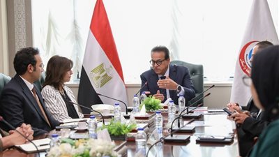 وزير الصحة يبحث مع المدير التنفيذي للأكاديمية الوطنية للتدريب تعزيز البرامج التدريبية للقطاع الصحي والقطاعات الحيوية
