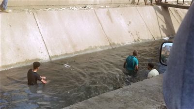 اختل توازنه.. مصرع صغير غرقًا خلال إحضار كرة من المياه في الغربية