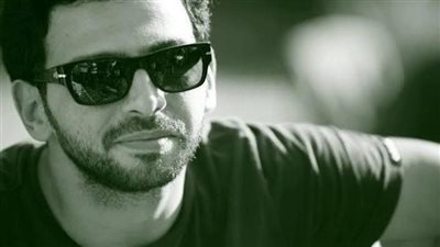 انهيار زوجة الراحل تيمور تيمور داخل مستشفى رأس الحكمة قبل استكمال إجراءات الدفن