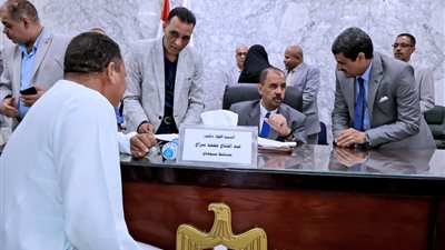 محافظ سوهاج يعقد اللقاء الجماهيري الأسبوعي للاستماع إلى شكاوى وطلبات المواطنين