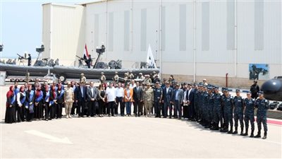 القوات المسلحة تنظم زيارة لوفد من الإعلاميين وطلاب الأكاديمية العسكرية والجامعات لإحدى وحدات القوات البحرية الخاصة