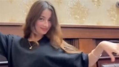 مصدر مقرب من جودي مسعود فتاة الرقص داخل المحكمة: كانت في لوكيشن تصوير ولا تقصد الإساءة