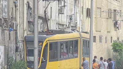 دون إصابات.. خروج عربة ترام عن القضبان في الإسكندرية 
