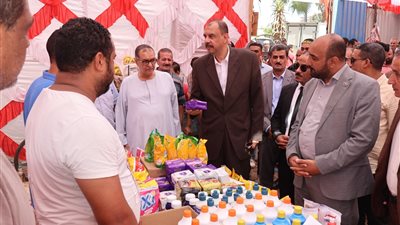 محافظ سوهاج يفتتح سوق اليوم الواحد بمدينة البلينا