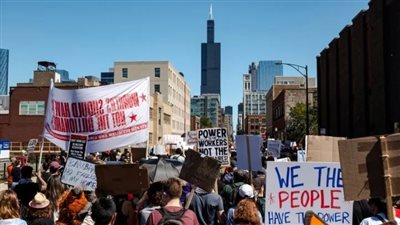 لا ملوك في أمريكا.. ملايين الأمريكيين يتظاهرون ضد ترامب 