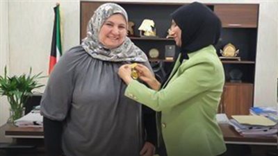  الصحة الكويتية تكرم الممرضة المصرية صفاء رحمو بعد إنقاذها مسنا خلال وجودها بالمول