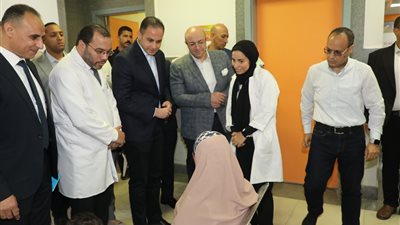 بحضور نائب وزير الصحة.. المحافظ يتفقد مستوي الخدمة بمستشفى بني سويف التخصصي