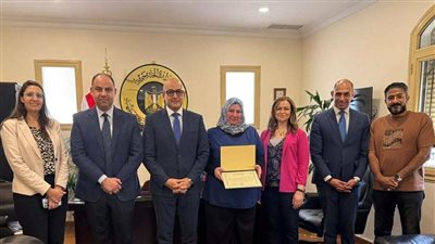 أكبر تقدير ليا من بلدي.. ممرضة مصرية تكشف كواليس تكريم القنصلية المصرية لها لإنقاذها مسنًا بالكويت