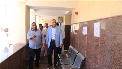 محافظ أسوان يغلق مطعمًا شهيرًا بعد ضبط أطعمة غير صالحة للاستهلاك