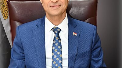 رئيس جامعة أسيوط يوجه بتوفير منحة دراسية كاملة للطالبة ثريا أشرف أول كفيفة تلتحق بكلية التجارة