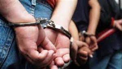 ضبط محامٍ هارب من حكم بالسجن المؤبد لحيازته سلاحا ناريا واستعراض قوة