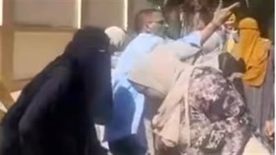 استغاثة أولياء أمور بعد طردهم من المدرسة التجارية المتقدمة بأسوان ونقل الطالبات لفترة مسائية بأخرى: مفيش مسؤول سِمعنا
