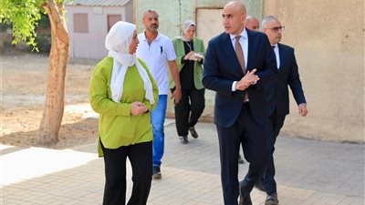 وزير التعليم يراجع مخازن الكتب المدرسية بمدارس إدارتي عين شمس ومدينة السلام