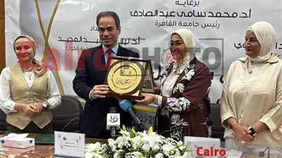تكريم كبار الصحفيين وعمداء الإعلام.. انطلاق احتفالية إعلام القاهرة باليوبيل الذهبي لدفعة 1975