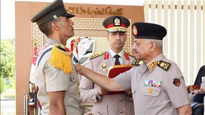 وزير الدفاع يشهد حفل تخرج الدفعة 168 من كلية الضباط الاحتياط | صور
