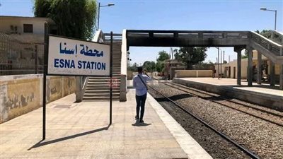 أهالي إسنا بالأقصر يطالبون بوقوف المزيد من القطارات بمحطة المدينة 
