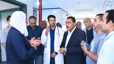 جولة مفاجئة لمحافظ مطروح بالوحدة الصحية بقرية أم الرخم