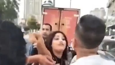 القبض على فتاة لاتهامها بالاعتداء على سائق تاكسي بالضرب والسب بالمهندسين