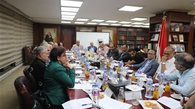 اللجنة الاستشارية لمعرض الكتاب تخصص جائزة كتاب العام في فرع العلوم الإنسانية لمجال التراث والهوية