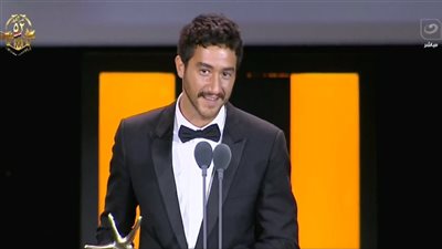 أحمد مالك خلال تكريمه من مهرجان المركز الكاثوليكي للسينما: يارب أفضل دايمًا في المهنة العظيمة دي