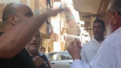 نجلة مسن تستغيث للإفراج عن والدها المصاب بالفشل الكلوي بعد احتجازه إثر اعتداء صاحب منزل عليه في السويس